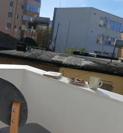 Comfy Apartment- Sunny Balcony Lejlighed