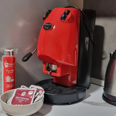 Comfy Apartment- Sunny Balcony