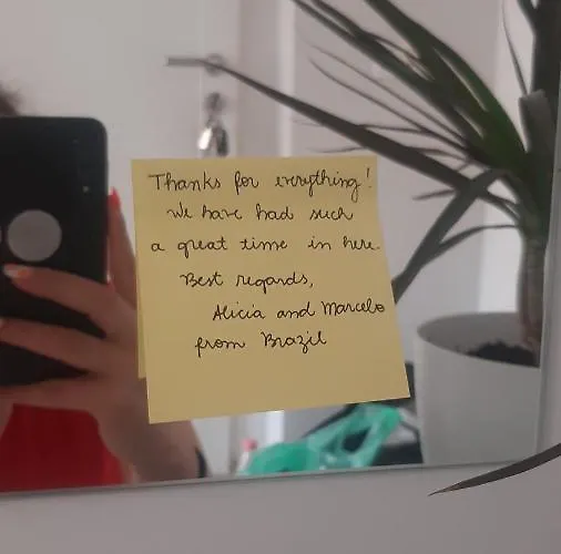 Comfy Apartment- Sunny Balcony 地拉那