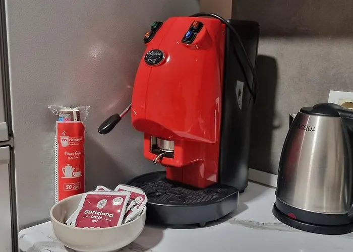 Comfy Apartment- Sunny Balcony