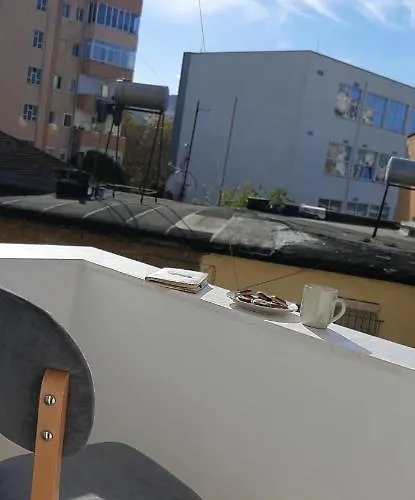 Comfy Apartment- Sunny Balcony Lejlighed